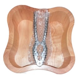 Plat en bois avec casse-noix