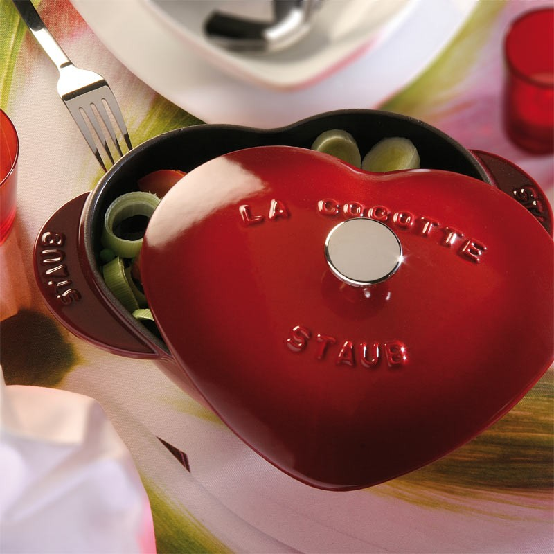 Cocotte "coeur" Ø20cm 1.75L. Pâques le spécialiste du matériel horeca, ustensiles de cuisine professionnels et meilleur rapport