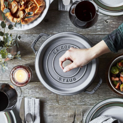 Cocotte staub ronde en fonte gris