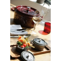 Cocotte staub ronde en fonte grenadine Ø24 cm. Pâques le spécialiste du matériel horeca, ustensiles de cuisine professionnels et
