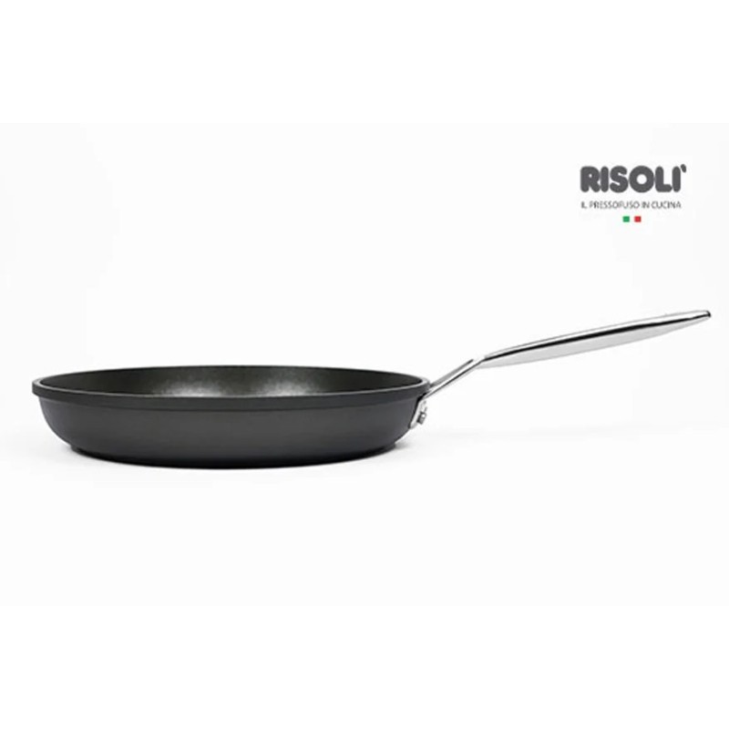 Poêle à frire Ø24 et Ø28 cm BLACKPLUS. Pâques le spécialiste du matériel horeca, ustensiles de cuisine professionnels et meilleu