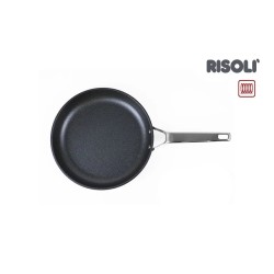 Poêle à frire Ø24 et Ø28 cm BLACKPLUS. Pâques le spécialiste du matériel horeca, ustensiles de cuisine professionnels et meilleu